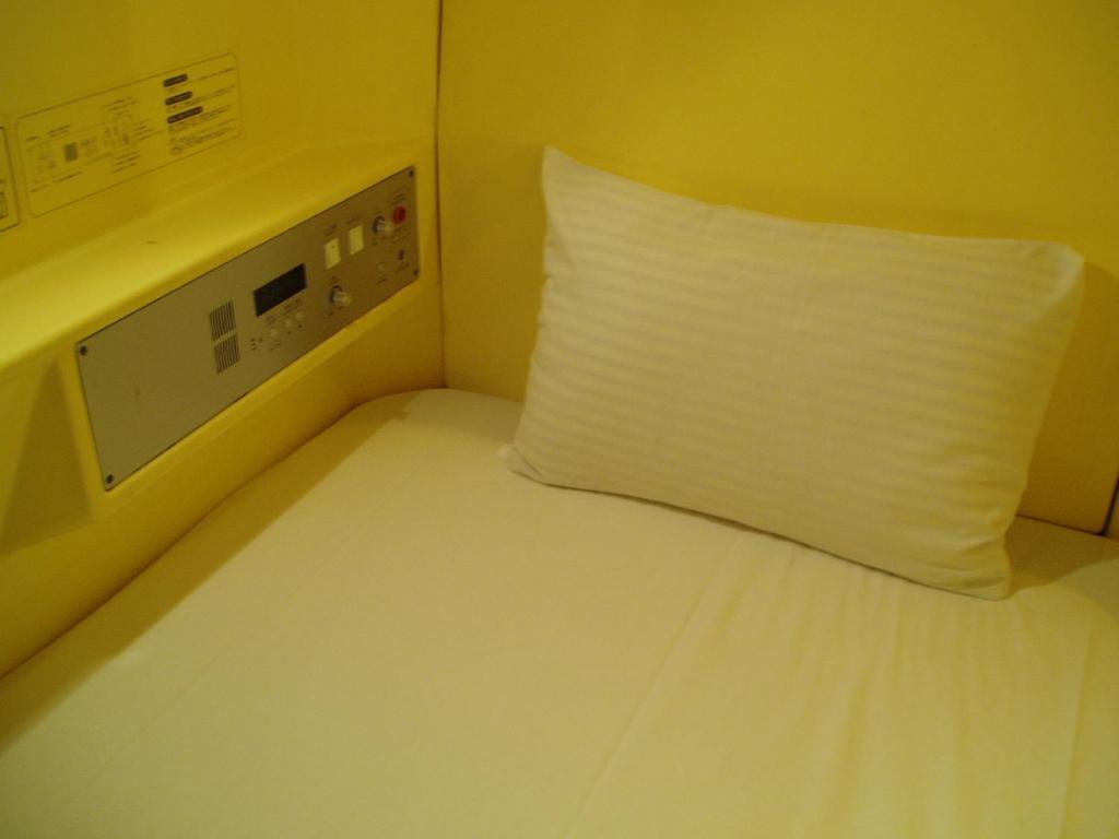 Capsule Hotel & Sauna Ikebukuro Plaza Токіо Номер фото