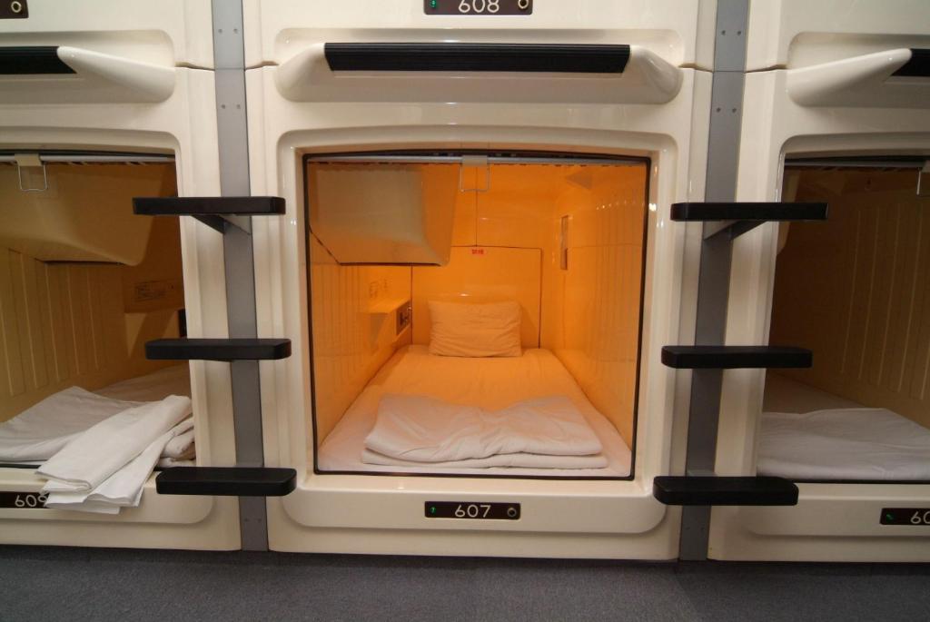 Capsule Hotel & Sauna Ikebukuro Plaza Токіо Номер фото